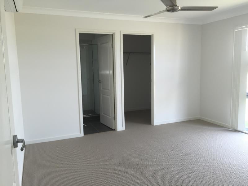 7 Hedgerose Way, Parkhurst QLD 4702